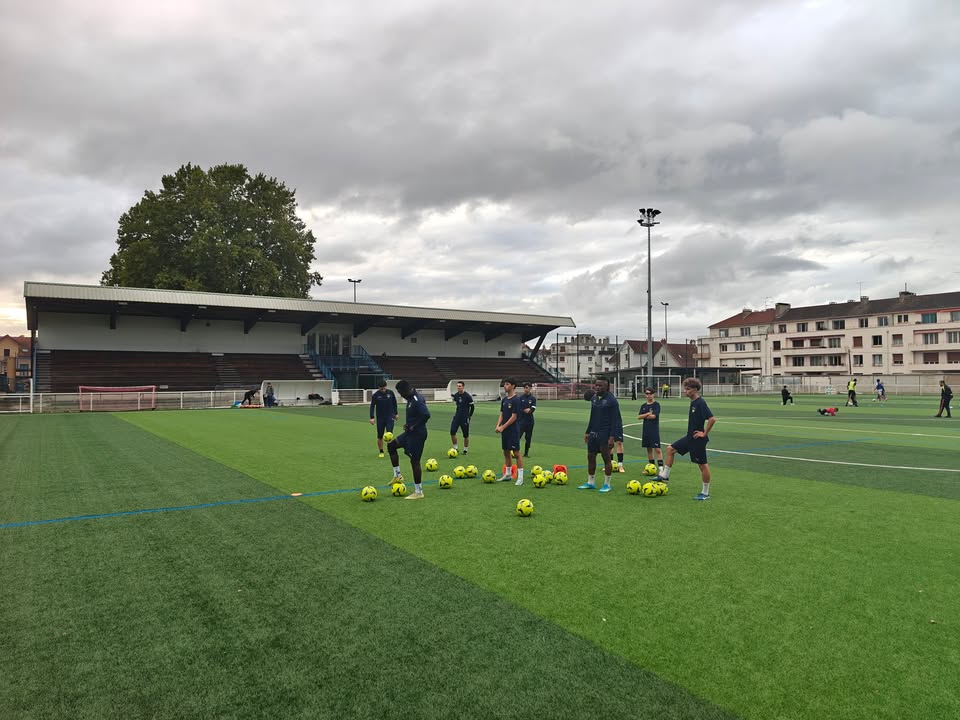 ⚽💙💛 𝗦𝗣𝗘́𝗖𝗜𝗙𝗜𝗤𝗨𝗘 𝗔𝗧𝗧𝗔𝗤𝗨𝗔𝗡𝗧𝗦 : 𝗟𝗔 𝗙𝗢𝗥𝗖𝗘 𝗗𝗨 𝗖𝗢𝗟𝗟𝗘𝗖𝗧𝗜𝗙 ! 📅 Chaque jeudi soir, les attaquants…